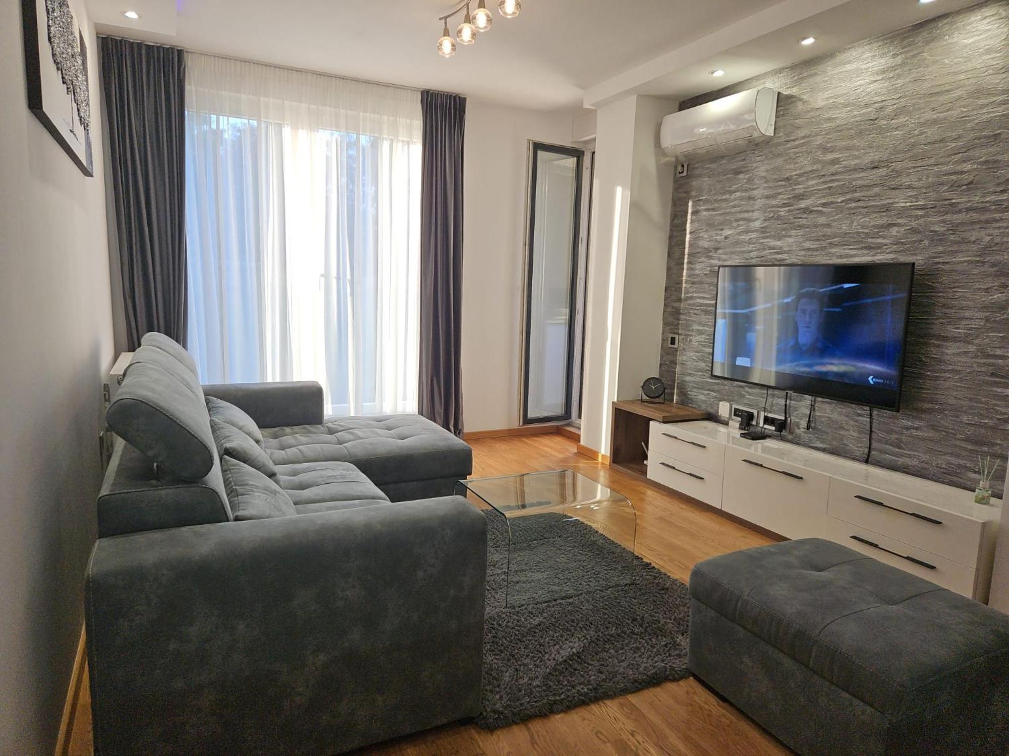 Bc Aria With Garage Apartment
